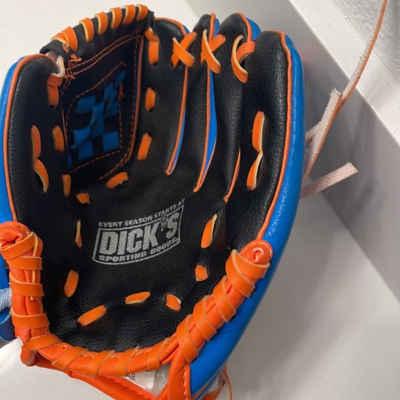 Little boys baseball glove ⚾️ - Picture 2 of 2